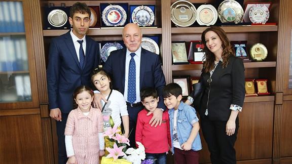 Fatih İlk-Ortaokulu´nun Büyükşehir Belediye Başkanı Mehmet SEKMEN´i Ziyareti