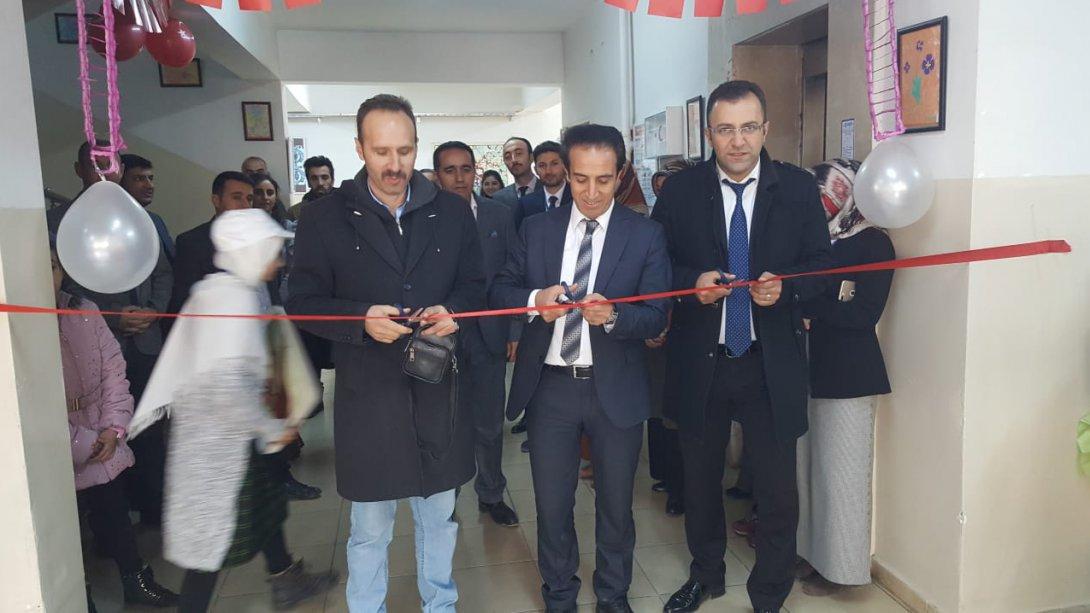 İnkılap Ortaokulu ve Kurtuluş İmam Hatip Ortaokulumuzun Tübitak 4006 Bilim Fuarı Açıldı
